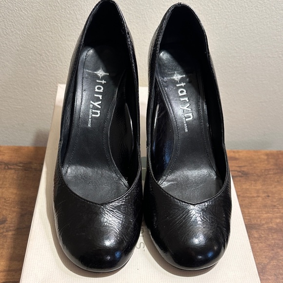 Taryn Rose Black Leather Heels - Picture 1 of 12